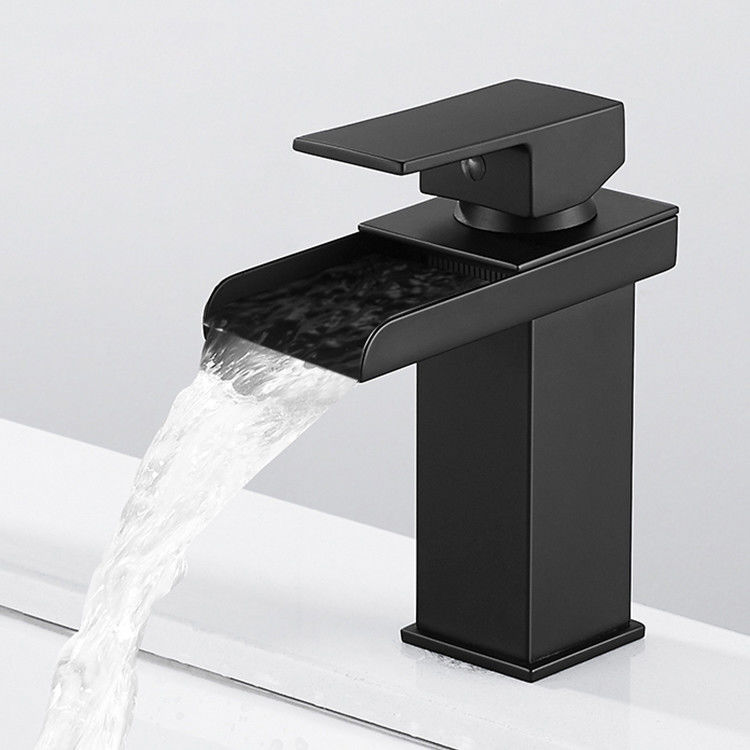 SUS304 van het het Gaten Enige Handvat van de roestvrij staalwaterval Enige het Bassinmixer in Chrome Matte Black